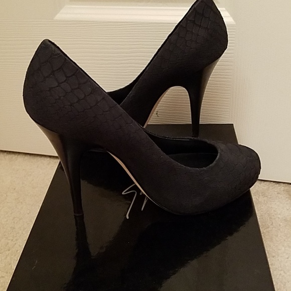 Giuseppe Zanotti Design Pantone Print Pumps E96082 - Picture 3 of 8